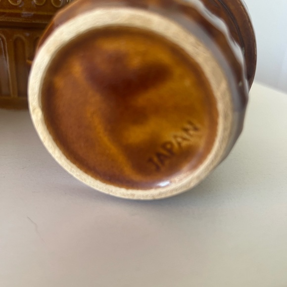 4 VTG Embossed Mid
Century Modern Ceramic Glazed
Stacking Mugs Japan
Brown Gold - Picture 9 of 9